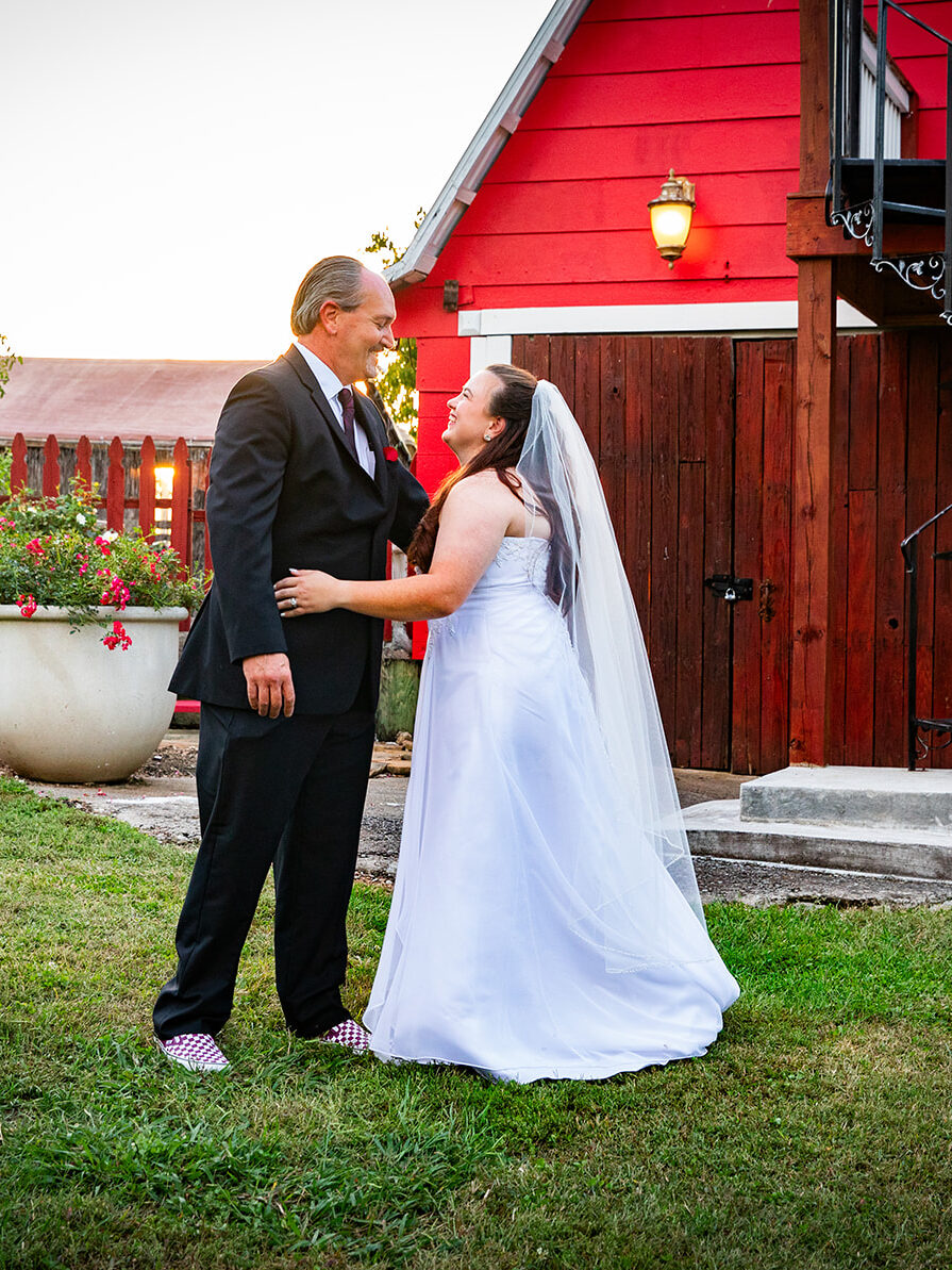 father's first look at bride
